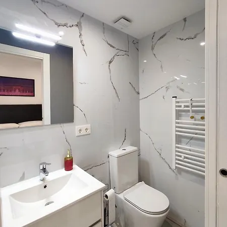 Ferola Homes Apartament *