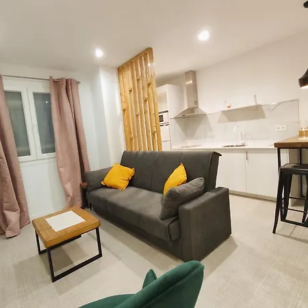 Apartament Ferola Homes *