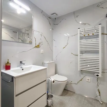 Ferola Homes Apartament