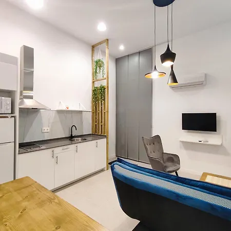 Ferola Homes Apartament *