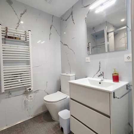 Ferola Homes Apartament *