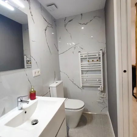 Apartament Ferola Homes *